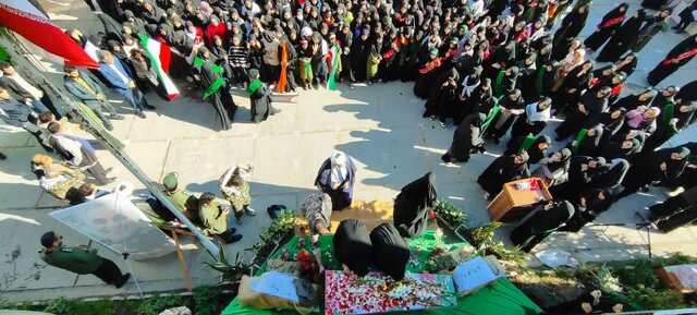 پیکر شهید گمنام دفاع مقدس در آغوش آینده سازان فردا