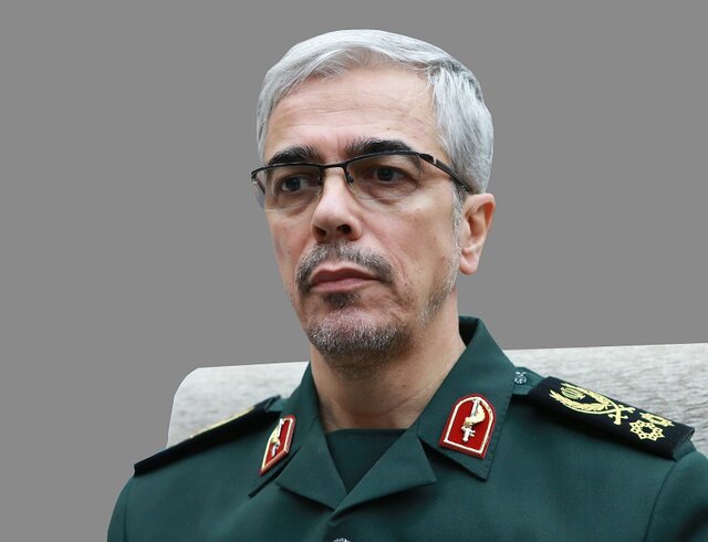 سرلشکر باقری: وابستگی به قدرت های بزرگ سرنوشتی جز ذلت و خواری به همراه ندارد سرلشکر باقری: وابستگی به قدرت های بزرگ سرنوشتی جز ذلت و خواری به همراه ندارد